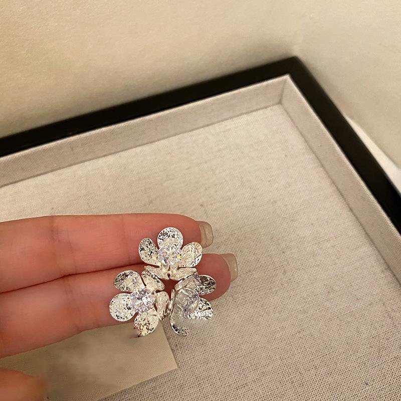 

18k zircon flower, earrings fashion commuter earrings light luxury high-end new earrings women