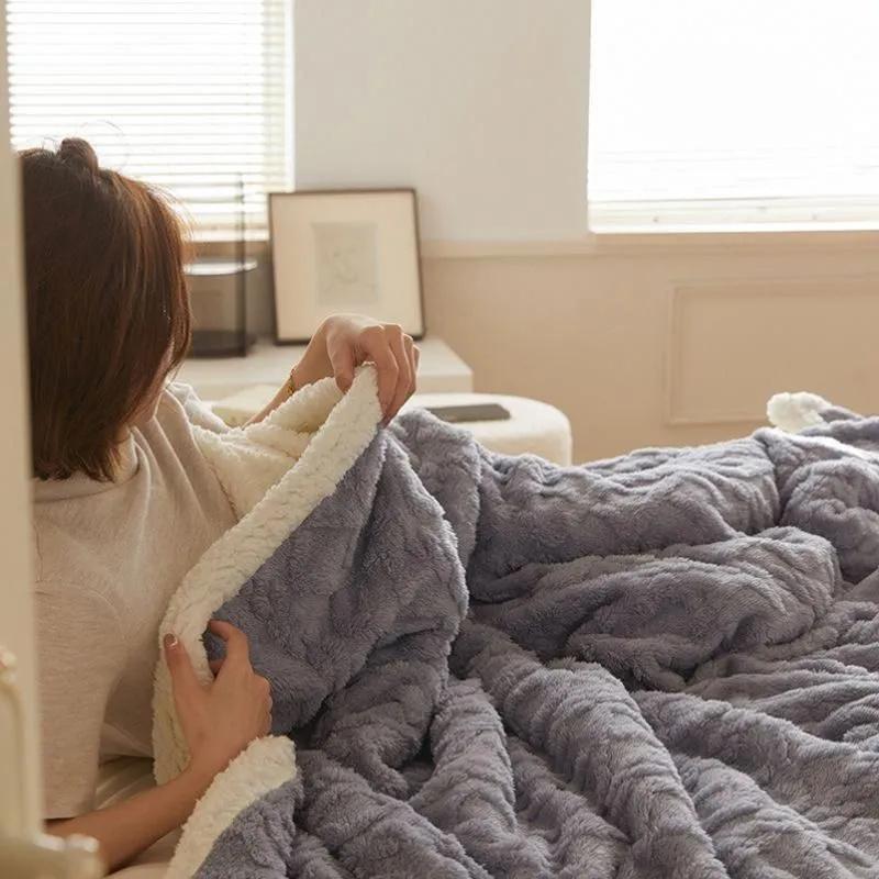 Tafu Velvet Blanket Is A Soft And Warm Thick Blanket That Is Comfortable, Measuring 150 X 200 Centimeters