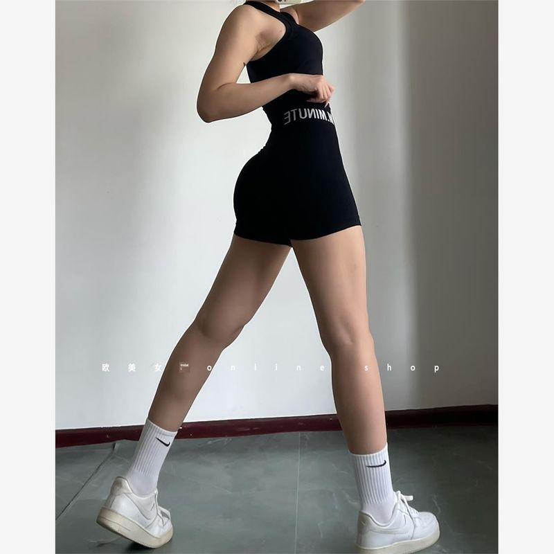 

European and American Letters Peach Hip Sports Shorts High Waist Breathable Buttock Lifting Fitness Pants Seamless Tight Iron Three Pants Black S Is a Little Too Big, Take One Size Smaller