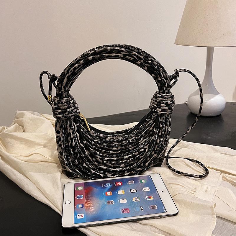Personalized leopard print bag women's 2025 new European and American fashion niche versatile women's one-shoulder hand-carried noodle woven bag