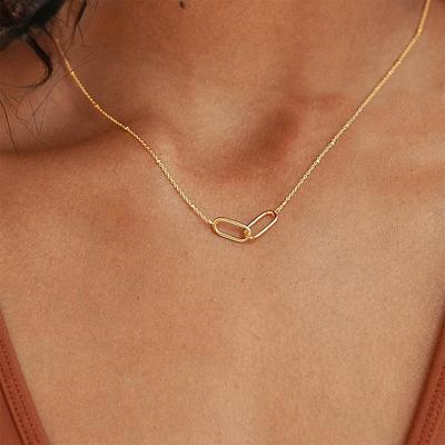 Elegant Oval Pendant Necklace: Delicate, Open Hollow Design for a Stylish Party Look