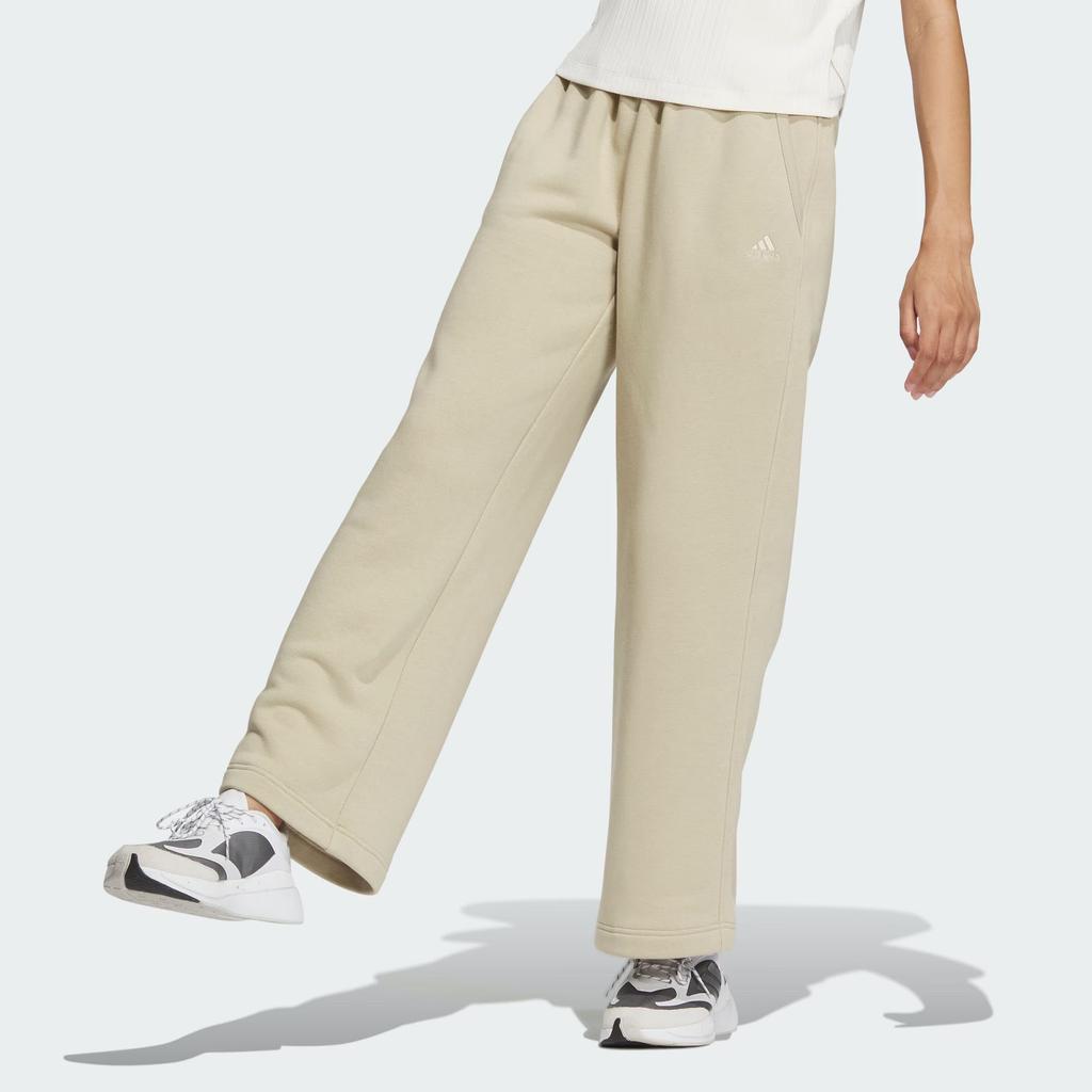 Adidas Fleecebukser for alle årstider, vide ben, ensfarget, detalj med bokstavbroderi, strikkede sportsbukser, damebukser, præriebrun IY4279