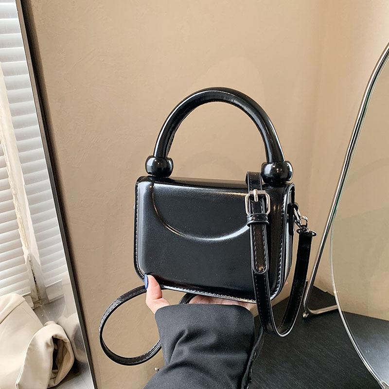 High-end niche bag women's spring and summer 2025 new fashion casual messenger bag Korean version women's portable small square bag