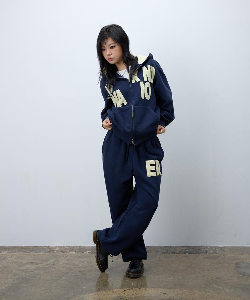 EEERRR Er Waffle Applique Long Sweat Pants (Navy)