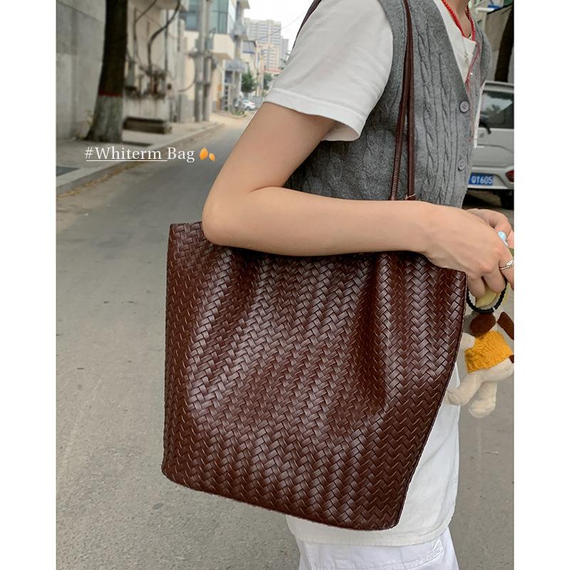 Retro Large-capacity Underarm Commuter Bag, Women's Bag, Versatile Bucket Bag, Simple Shoulder Bag