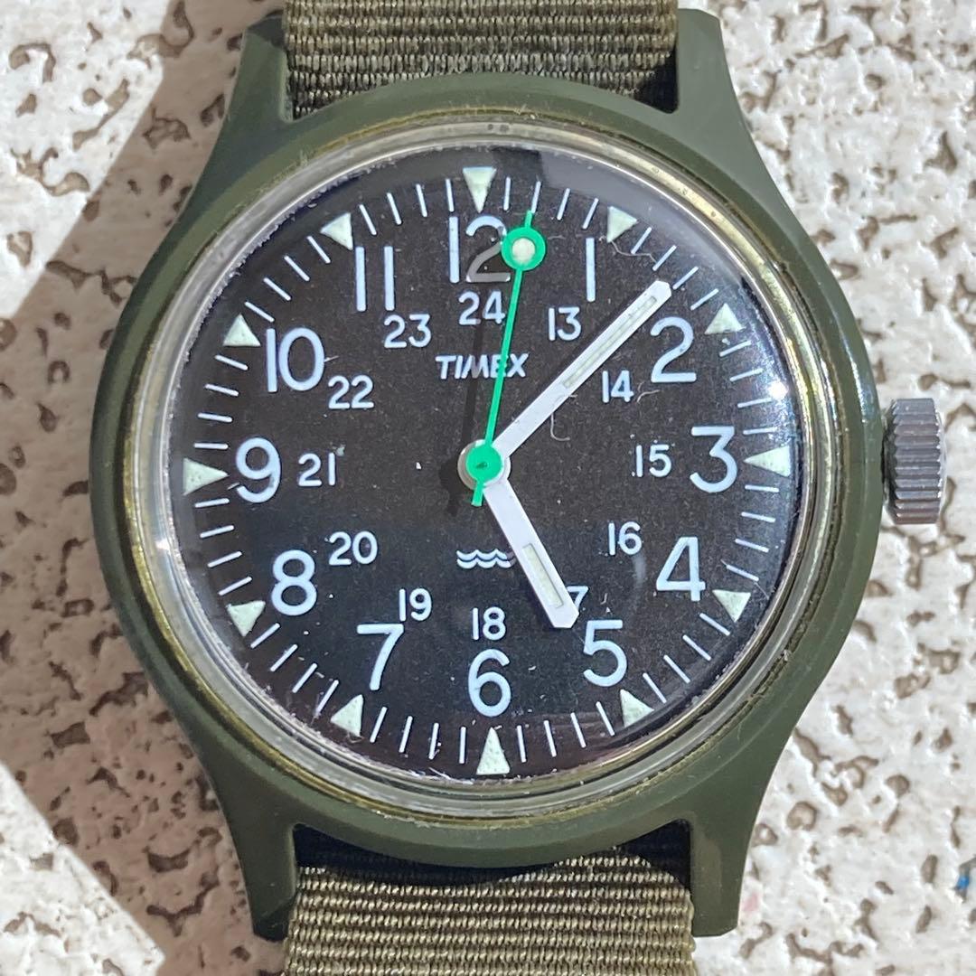 TIMEX wristwatch working Camper manual winding green second hand case width approx. 3.5cm