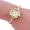 2025 Módní dámské náramkové hodinky Zlatý náramek Malý ciferník Elegantní hodinky Nové Roztomilé dámské hodinky s ocelovým náramkem Quartzové náramkové hodinky