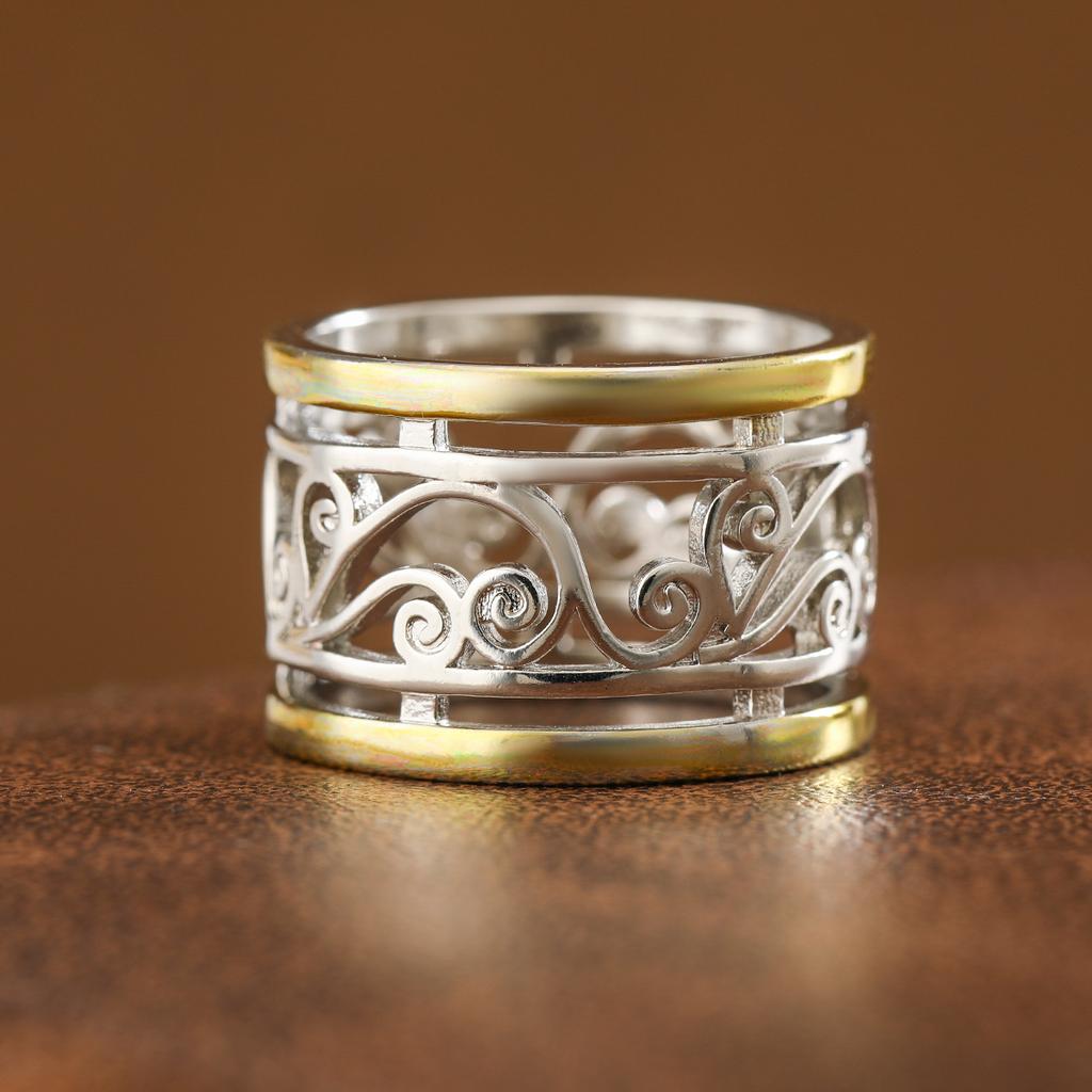 Luxurious Two-color Hollowed-out Curly Pattern Ring Made of Copper. Women's Jewelry Ring Suitable for Parties and Gatherings.