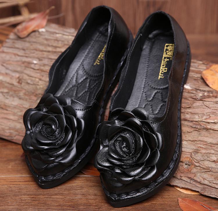 Vintage Handmade Women Flats Casual Shoes Genuine Leather Soft Shoes For Mother Fashion Loafers Slip On