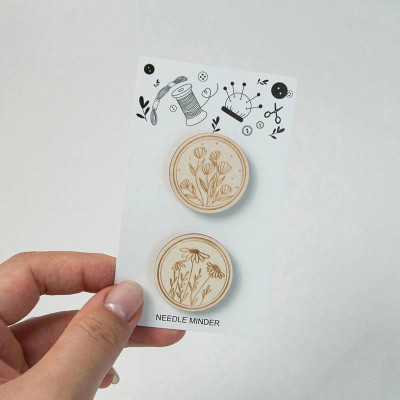 2Pcs Cross Stitch Wood Needle Minder Round Sewing Magnet Needle Keeper Embroidery Carved Flower Pattern Needlework Accessories