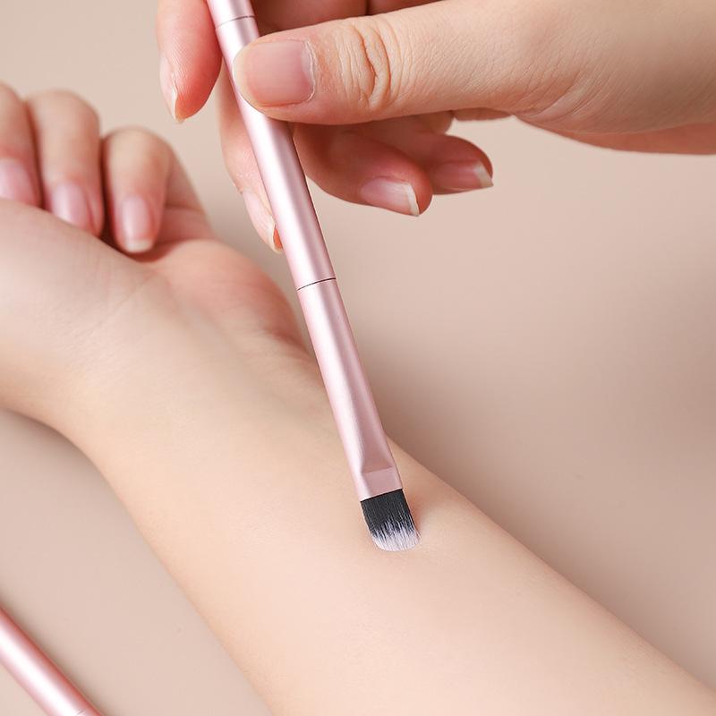 All-Aluminum Dual-Ended Eyeshadow & Highlighter Brush for Contouring
