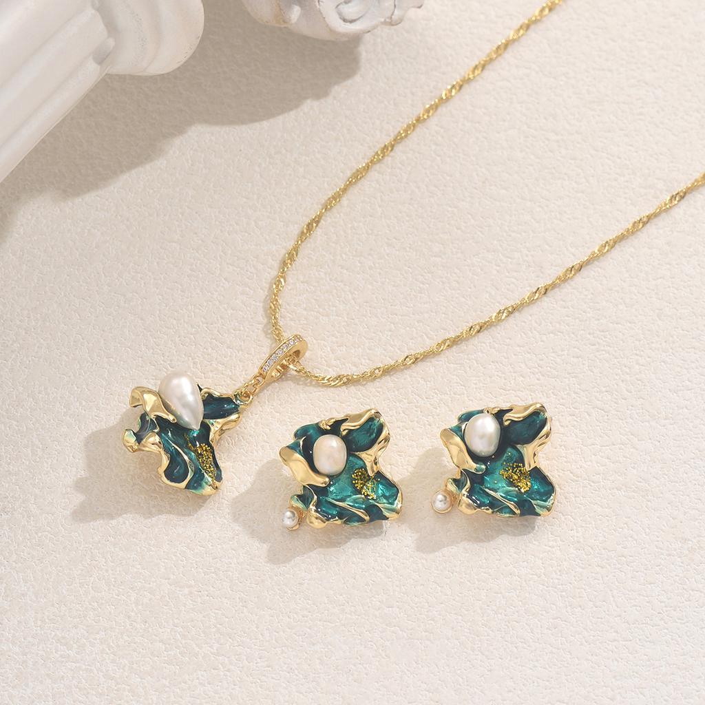 Set de cercei și colier cu personalitate simplă