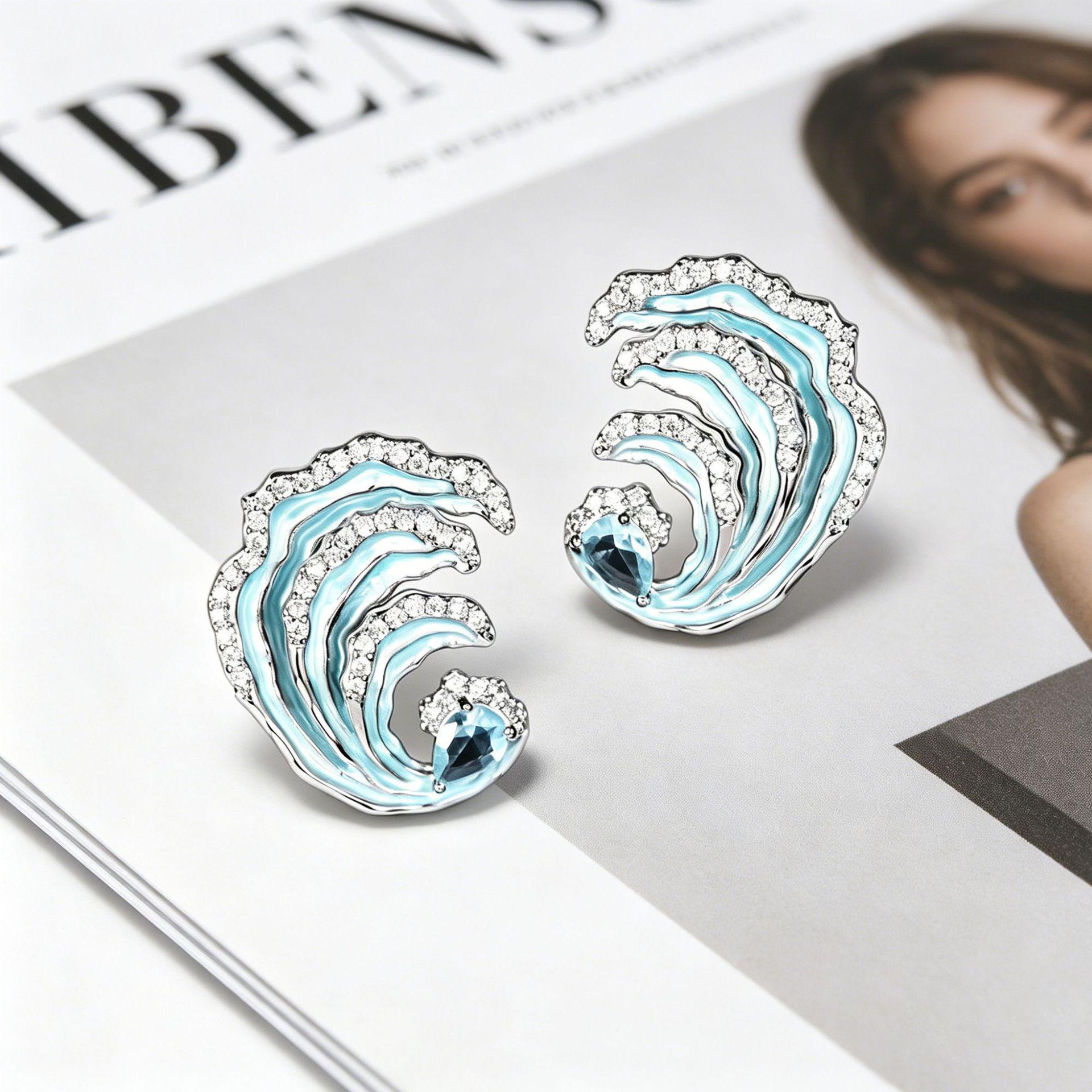 Yanbai French Glaze Wave Zirconia Stud Earrings - Creative Wave Design, Elegant Style for Women. серебряный