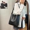 Women's Bag New Niche Texture Foreign Style Shoulder Bag Internet Celebrity Trend Messenger Bucket Bag Large Capacity