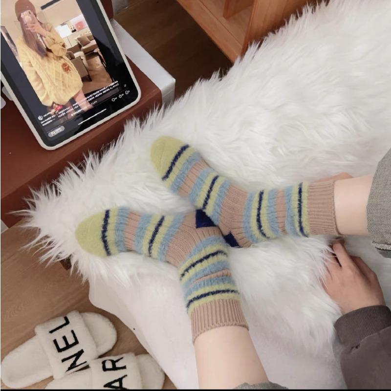 

Ladies Autumn and Winter Thickened Warm Retro Sweet Contrast Color Striped Tube Stack Socks 1 pair хаки