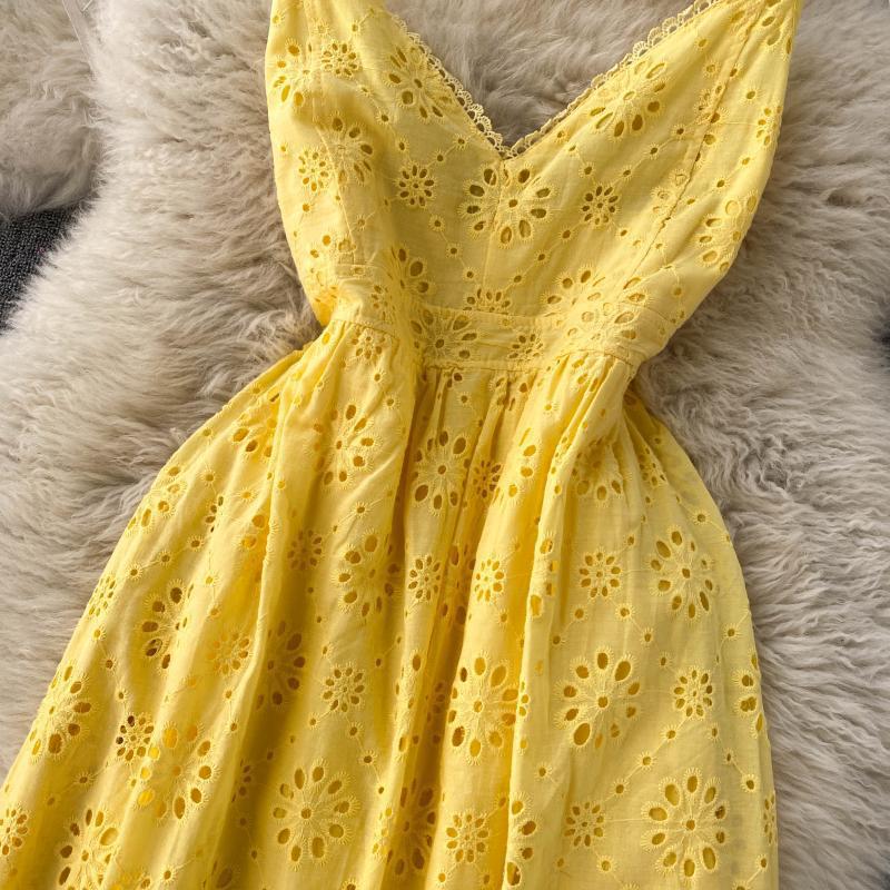 Hollow Floral Sexy Neck Backless Halter Dress Women's Holiday Style Long Dress