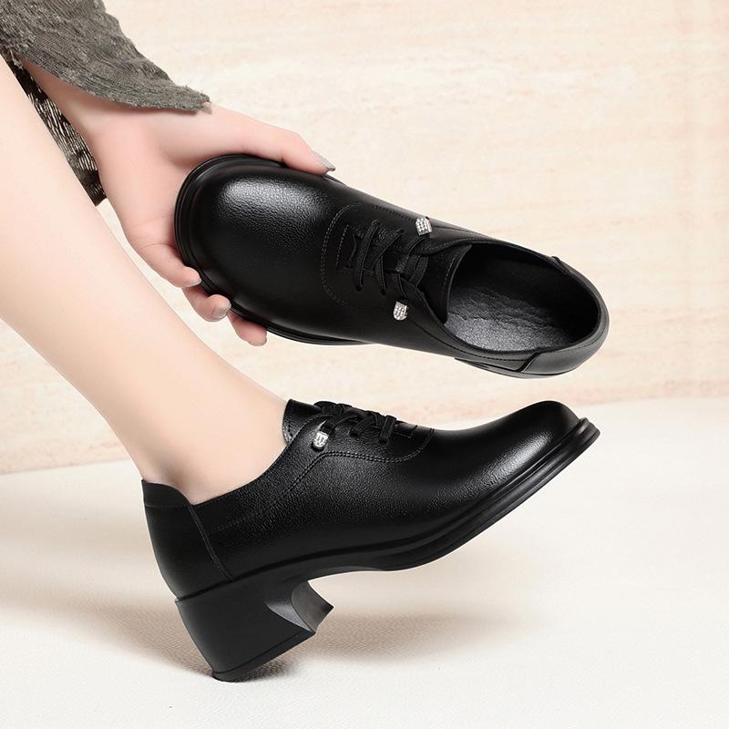 Breathable Comfortable Lace up Soft Leather Shoes Women Flats Spring 2025 Square Heels Black Shoes with Fur for Mom Work Dance