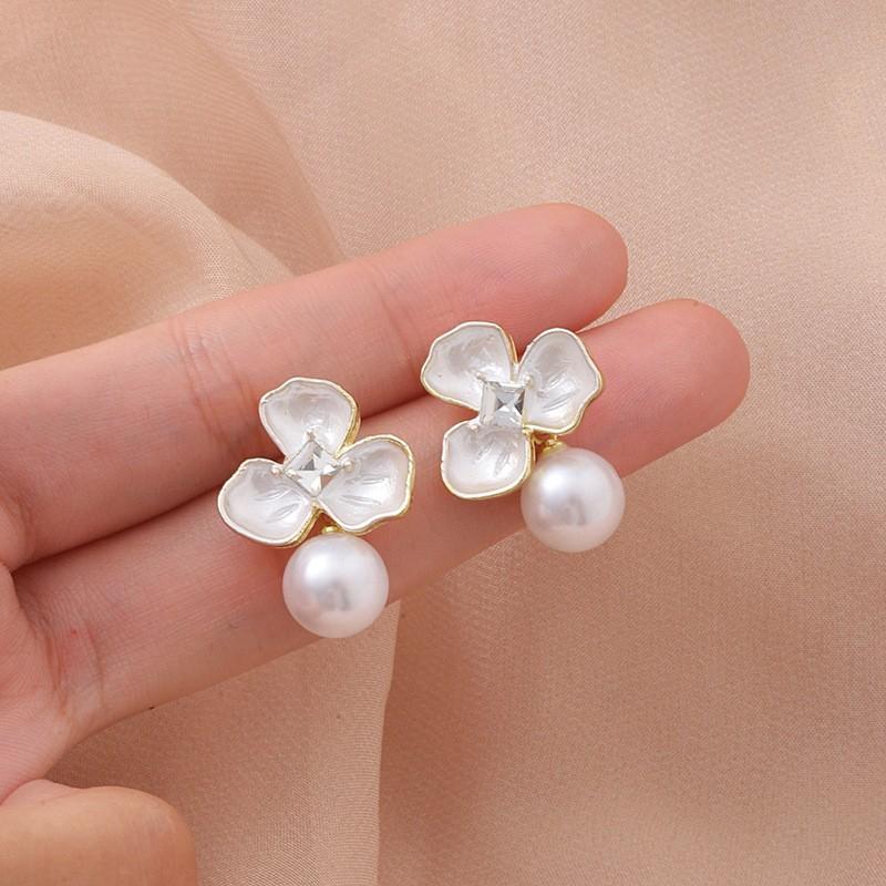 

White Pearl Ball Pendants Women s Hanging Earrings White Glazed Flower Top Three Petals Bohemian Wedding Ear Zircon 2025 new