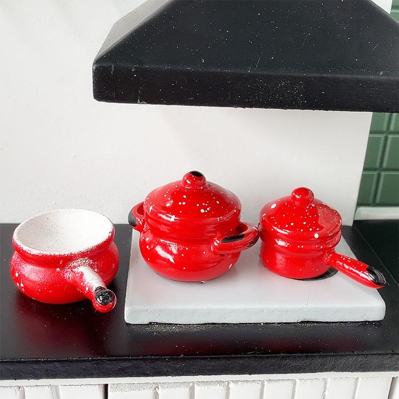 

3Pcs 1/12 Dollhouse Miniature Red Pot Model Doll Home Kitchenware Kitchen Decoration Dolls House Scene Decor Pretend Play Toy 3Pcs