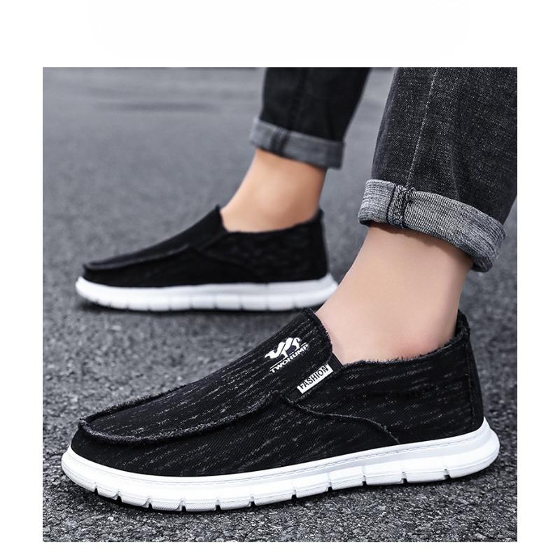 Cloth Shoes Are Breathable and Versatile. Canvas Shoes Have Soft Soles and Are Durable. They Can Be Worn on One Foot