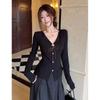 [Original Quality] Korean Spice Girl Style V-neck Long-sleeved T-shirt Women's Autumn Flower Button Slim-fitting Top