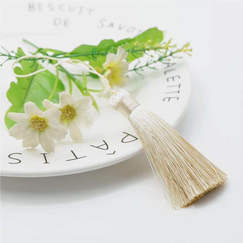 8 cm Kurzer Dicker Quaste Geschlossen Anti-Falten Vertikal Eis-Seide Kleine Quaste Hängendes Ohr Lesezeichen Kleidung Haarnadel Quaste Ohr