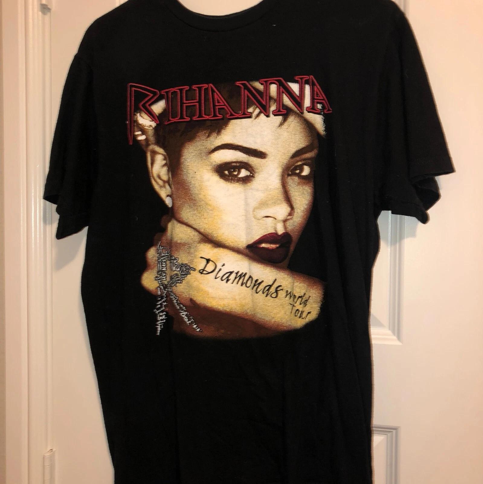 Men s and Women s T-shirts RIHANNA DIAMOND WORLD TOUR Black Men Short Sleeve Cotton T-Shirt XXXL