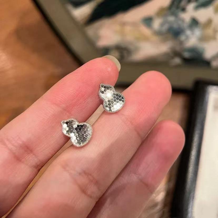 S925 Silver Stud Earrings Women's Ear Hole Earrings Niche Design Earbone Studs High-end Earrings