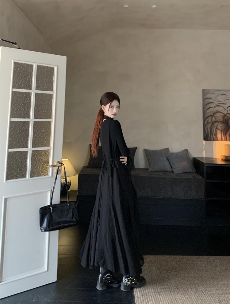  Hepburn-Stil V-Ausschnitt Rüschenkleid in Übergröße für Damen - Elegantes Herbst-Schlankmachendes Schwarzes Kleid