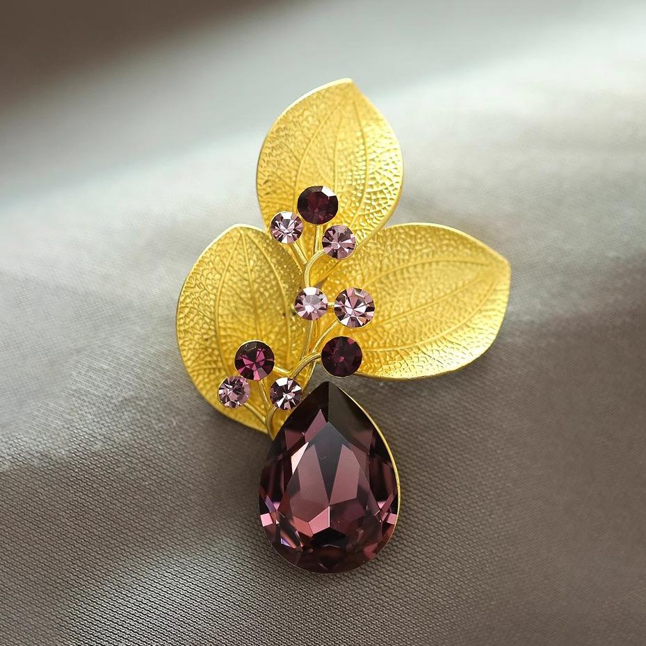 

Персонализированная брошь в виде листа с каплями воды, изысканный женский дизайн высокого класса, брошь в виде листа, темперамент, костюм и аксессуары