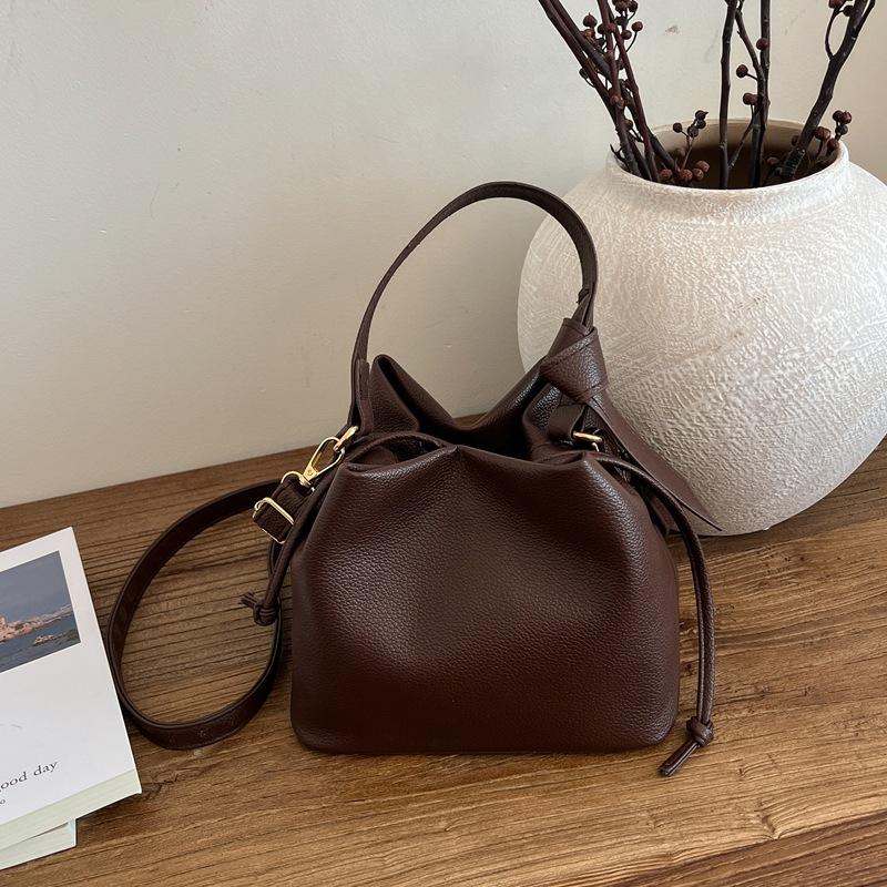 New leather texture commuter versatile shoulder messenger bag niche fashion handbag European and American popular women's bag