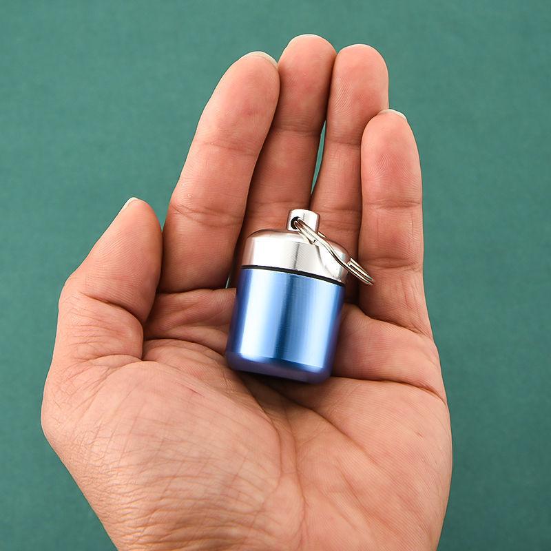 1 Stück Metall Mini Wasserdicht Legierung Reise Pillendose Pillenflasche Versteck Medikamentenhalter Behälter Schlüsselanhänger Medizinbox Gesundheitswesen