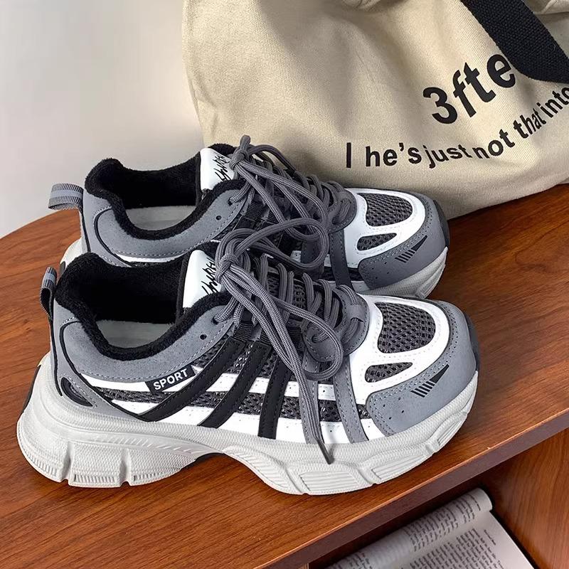 

Hong Kong style shows feet, small platform dad shoes, women s spring and autumn versatile fried street super fire 2025 new popular casual sports shoes 40