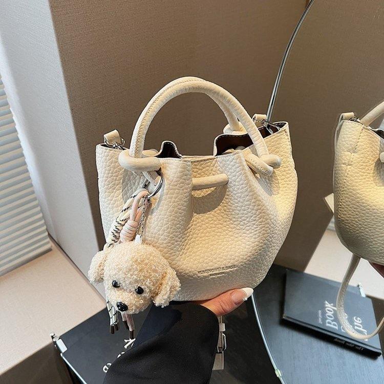 

Премиальная текстура, трендовая портативная сумка-ведро для женщин, ретро-универсальная наплечная сумка-мессенджер, изысканная мини-сумка with pendant