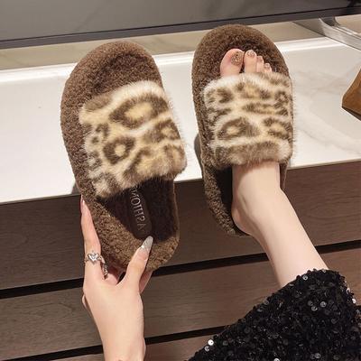 2025 automne et hiver Célébrités Internet léopard imprimé mode polyvalent pantoufles moelleuses femmes portent traîne un mot chaussures tendance plateforme coton sli