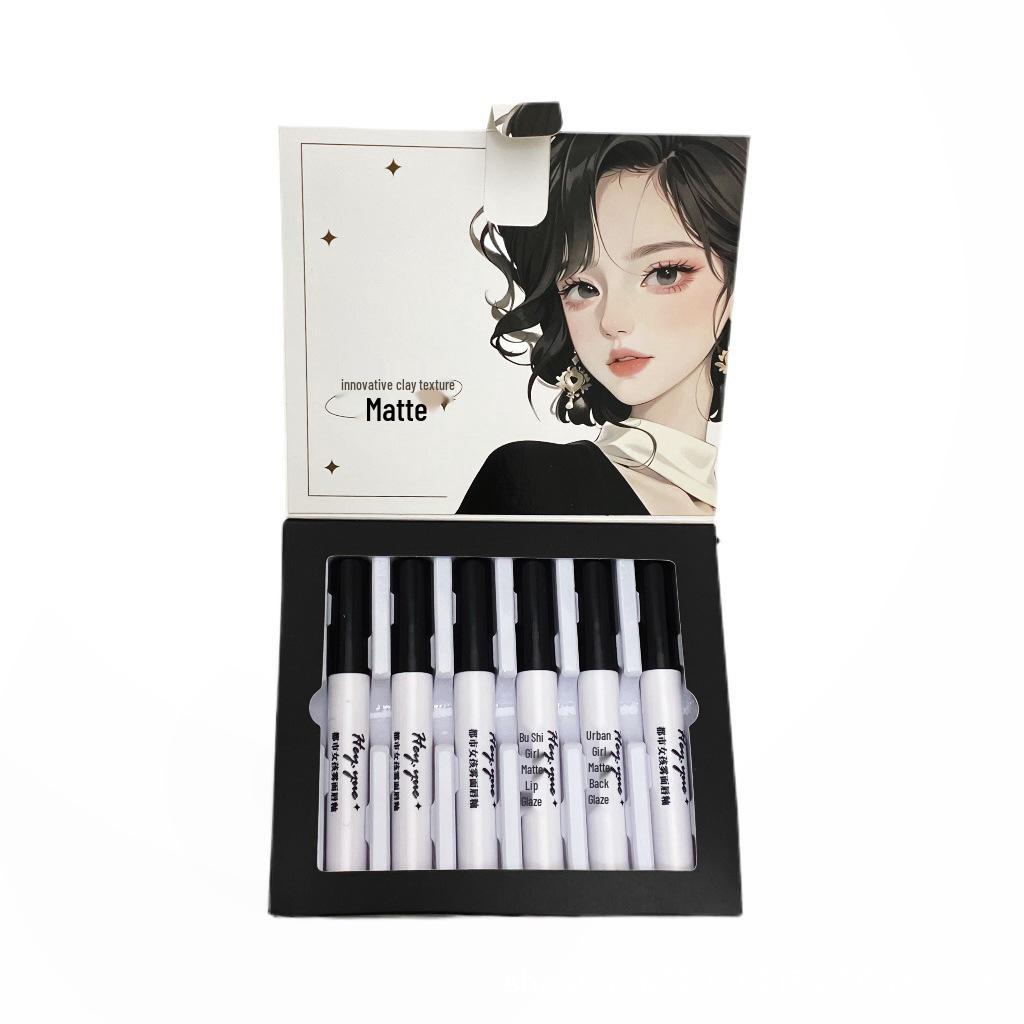 Набор матовых блесков для губ «Городская девушка»: Водонепроницаемый, стойкий набор из шести предметов с бархатным финишем в подарочной упаковке.