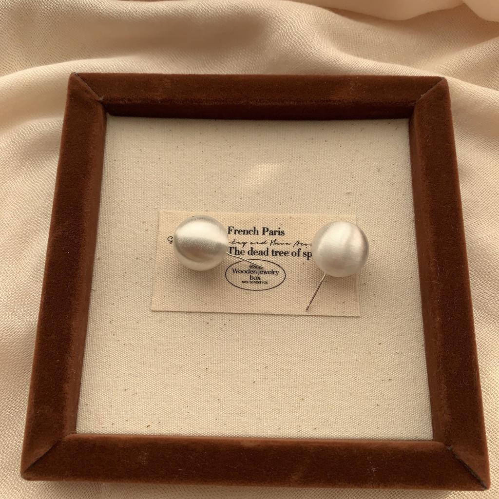 Exquisite niche metal brushed matte ball stud earrings for women's commuting senior temperament simple and versatile earrings