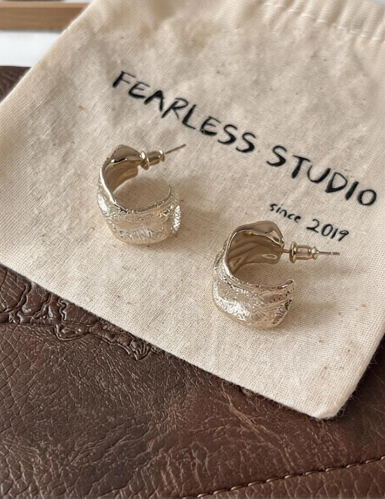 Korean Inspired C-Shaped Pleated Stud Earrings: Stylish & Versatile Design with a Light Luxury Touch