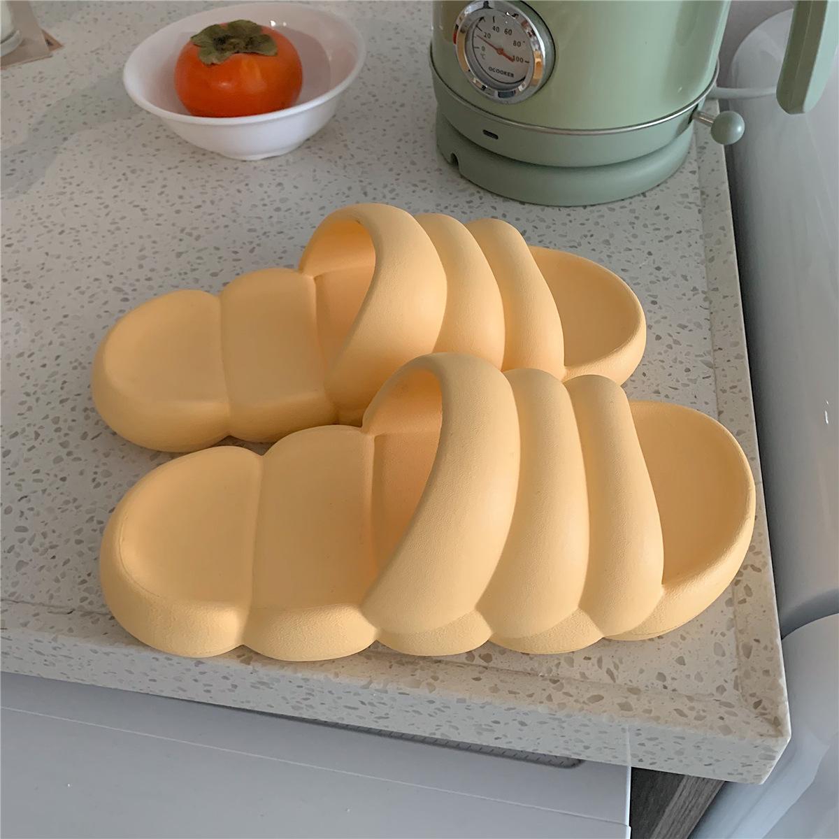 

модные мягкие теплые тапочки-облака для женщин, летние уличные, для пар, модные тапочки для дома, ванной, нескользящая обувь для отдыха, прочные шлепанцы 38-39(23.5-24cm) жёлтый