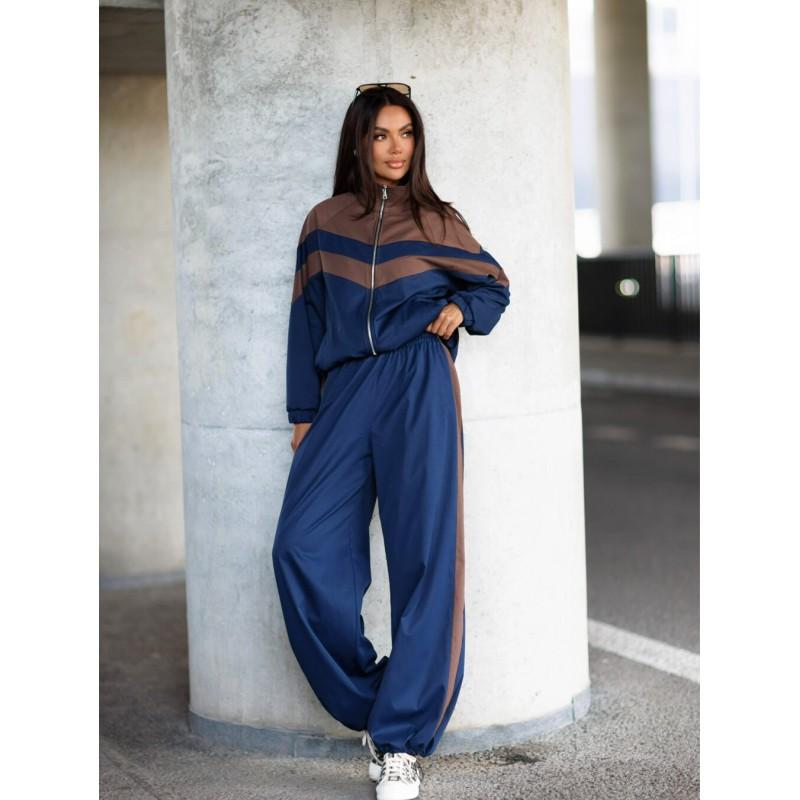 Womens Casual Two-Piece Set: Zip-Up Stand