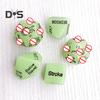 Juego de 5 dados traviesos que brillan en la oscuridad, acrílicos, sexys, para parejas, recuerdo de fiesta con patrones dorados.