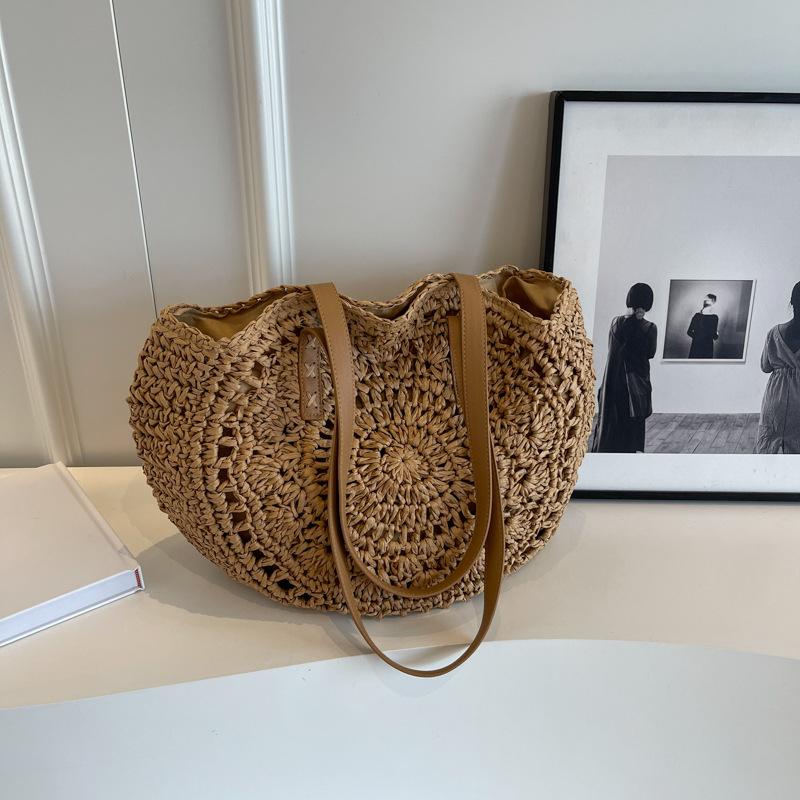 Летняя круглая соломенная женская отпускная женская пляжная сумка через плечо большой вместимости с ажурным плетением простая сумка-тоут one size 1557₽