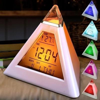 Tischuhren Dreieckig 7 Farben Wechselnde LED Temperatur Wochenanzeige Digitaler Wecker Tischdeko Uhren Zimmer Nachttischuhr