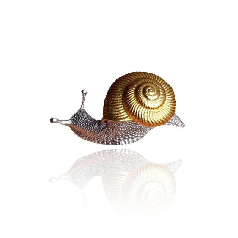 1Pair Vintage Two Tone Snail Stud Earrings Insect Earrings for Men Women Temperament Exquisite Ear Jewelry Accessories Gifts