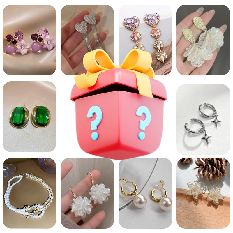 1 Set Surprise Gift Box, Containing Various Accessories, Perfect for Holiday Gifts And Women's Gifts! Rich And Diverse Styles