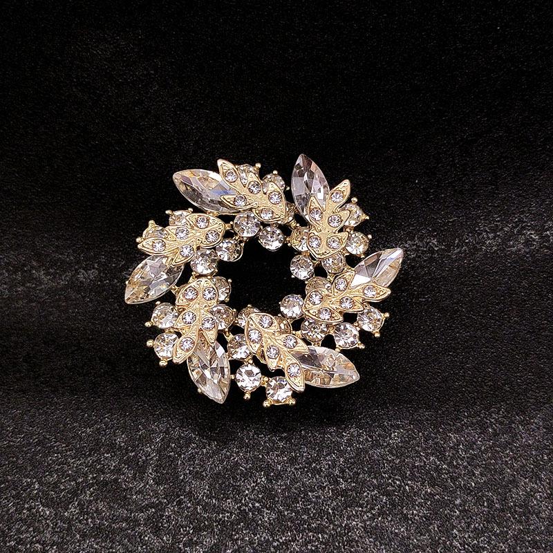 Elegancka broszka z perłowym kwiatem: Luksusowa damska przypinka i klips do biżuterii do akcesoriów odzieżowych
