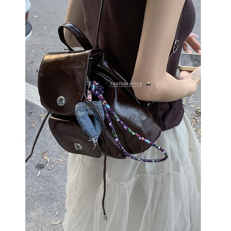 Ein Nischen-Herbst-Retro- und modischer Rucksack, eine lässige Reisetasche