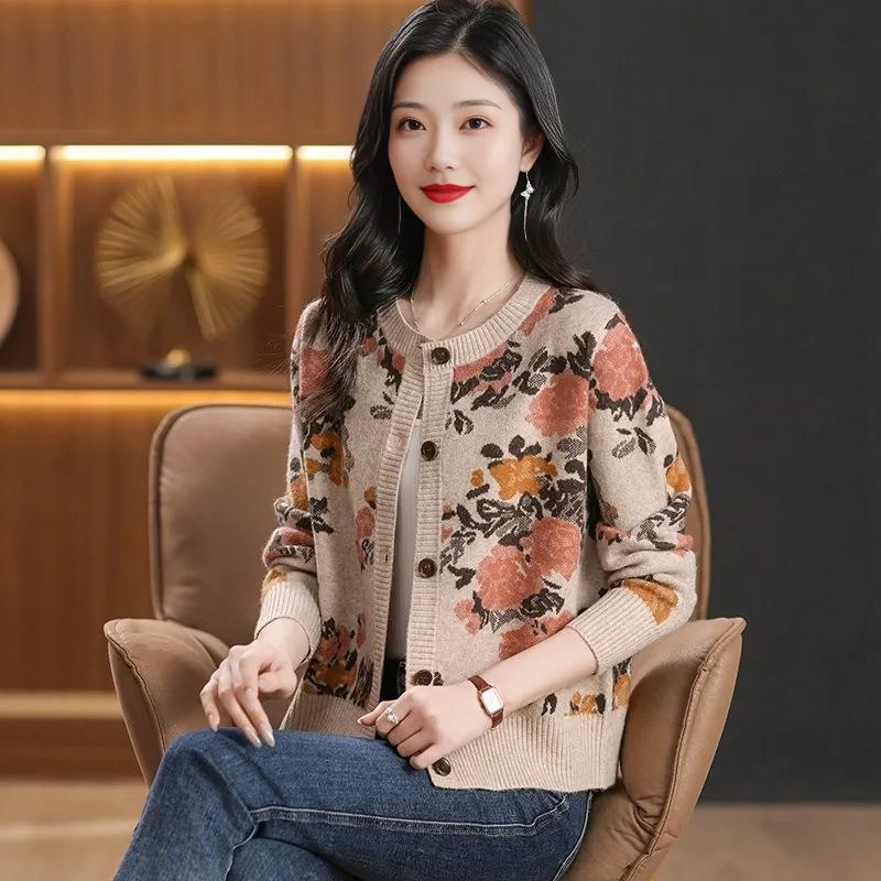 Autumn and winter new mother's long-sleeved jacquard jacket women's short loose round neck knitted cardigan sweater women's