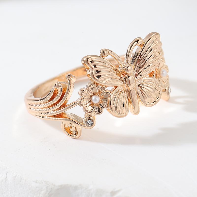 Klassischer handgeschnitzter Schmetterling Damenring Kreativität Goldfarbenes Metall Geometrie Tägliches Tragen Party Schmuck Jahrestagsgeschenk