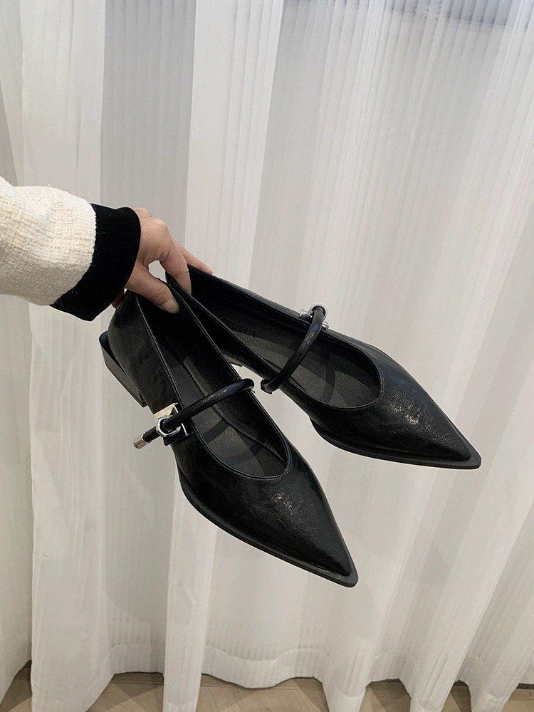 

Retro pointed single shoes versatile word with casual thick heel shallow mouth women s shoes new Korean version metal buckle low heel shoes women 34